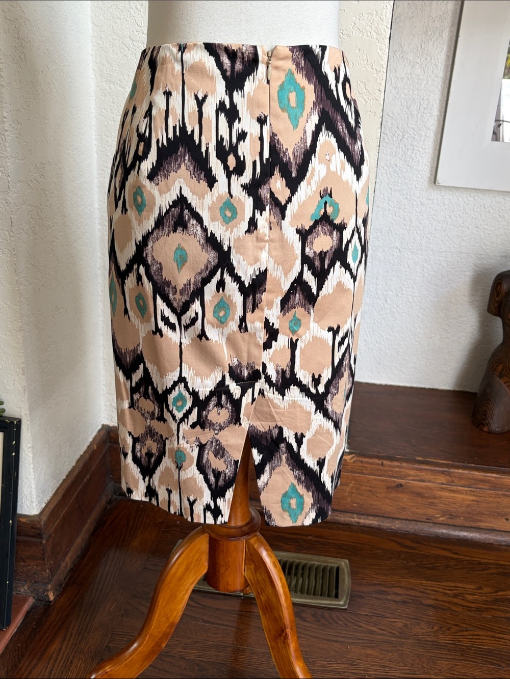 Tahari Pencil Skirt Abstract Ikat Print Beige Black Teal Size 10 - Picture 2 of 5